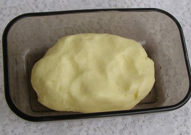 Fotografia przedstawiająca masło domowe...