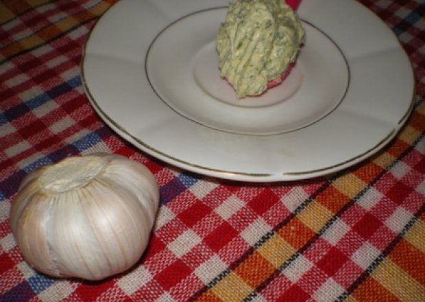 Fotografia przedstawiająca Masło ziołowo-czosnkowe