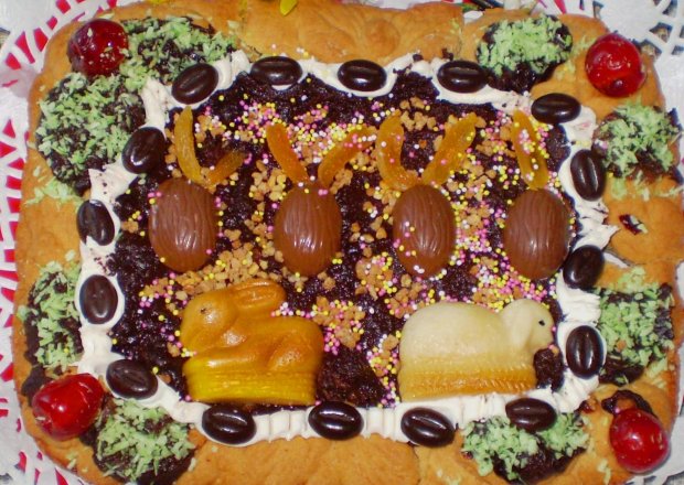 Fotografia przedstawiająca Mazurek czekoladowo-wiśniowy  na kruchym cieście  :