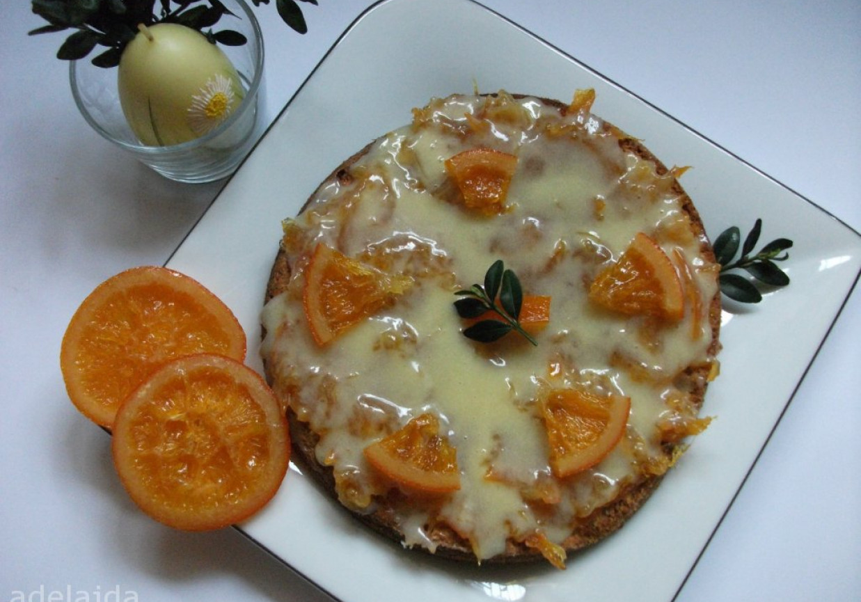 Mazurek pomarańczowy na migdałowym spodzie  foto