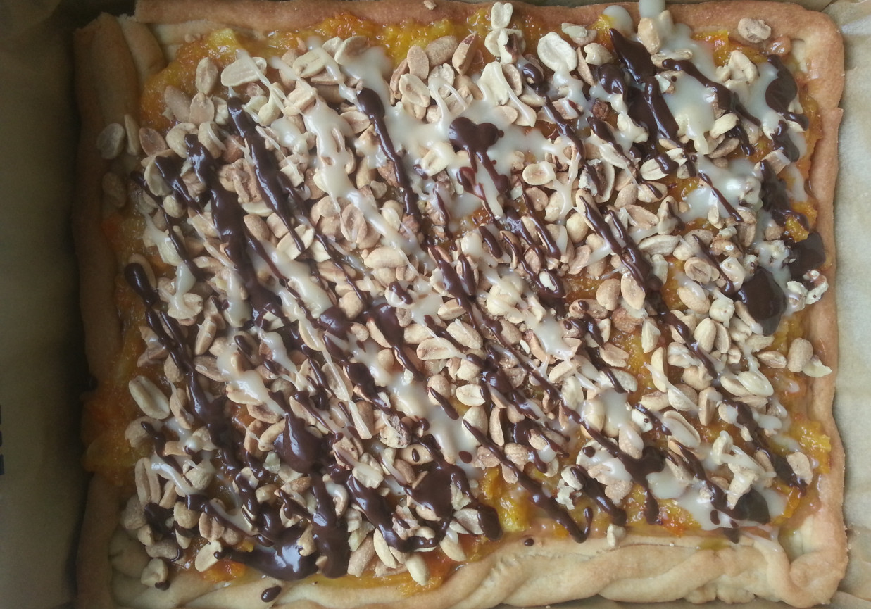 Mazurek wielkanocny z kajmakiem i bakaliami foto