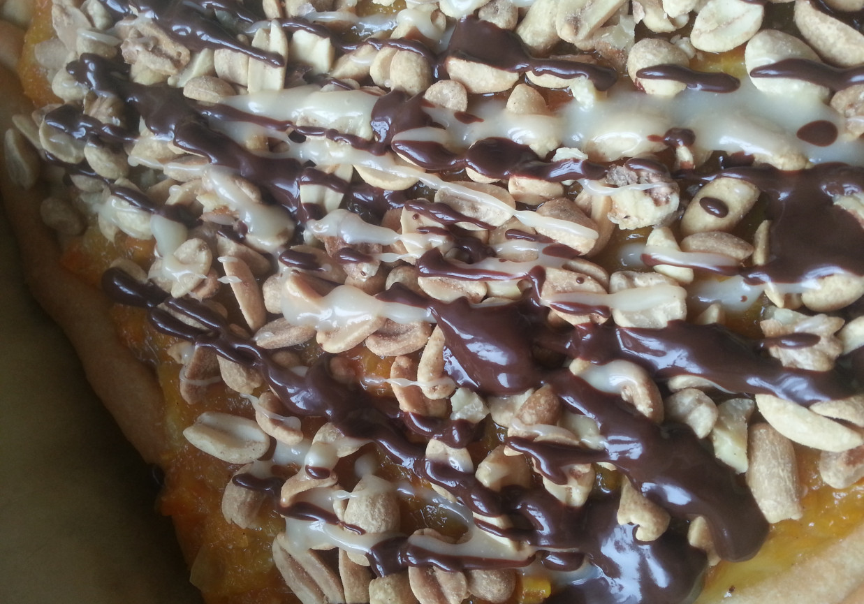 Mazurek wielkanocny z kajmakiem i bakaliami foto