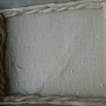 Krok 5 - Mazurek wielkanocny z kajmakiem i bakaliami foto