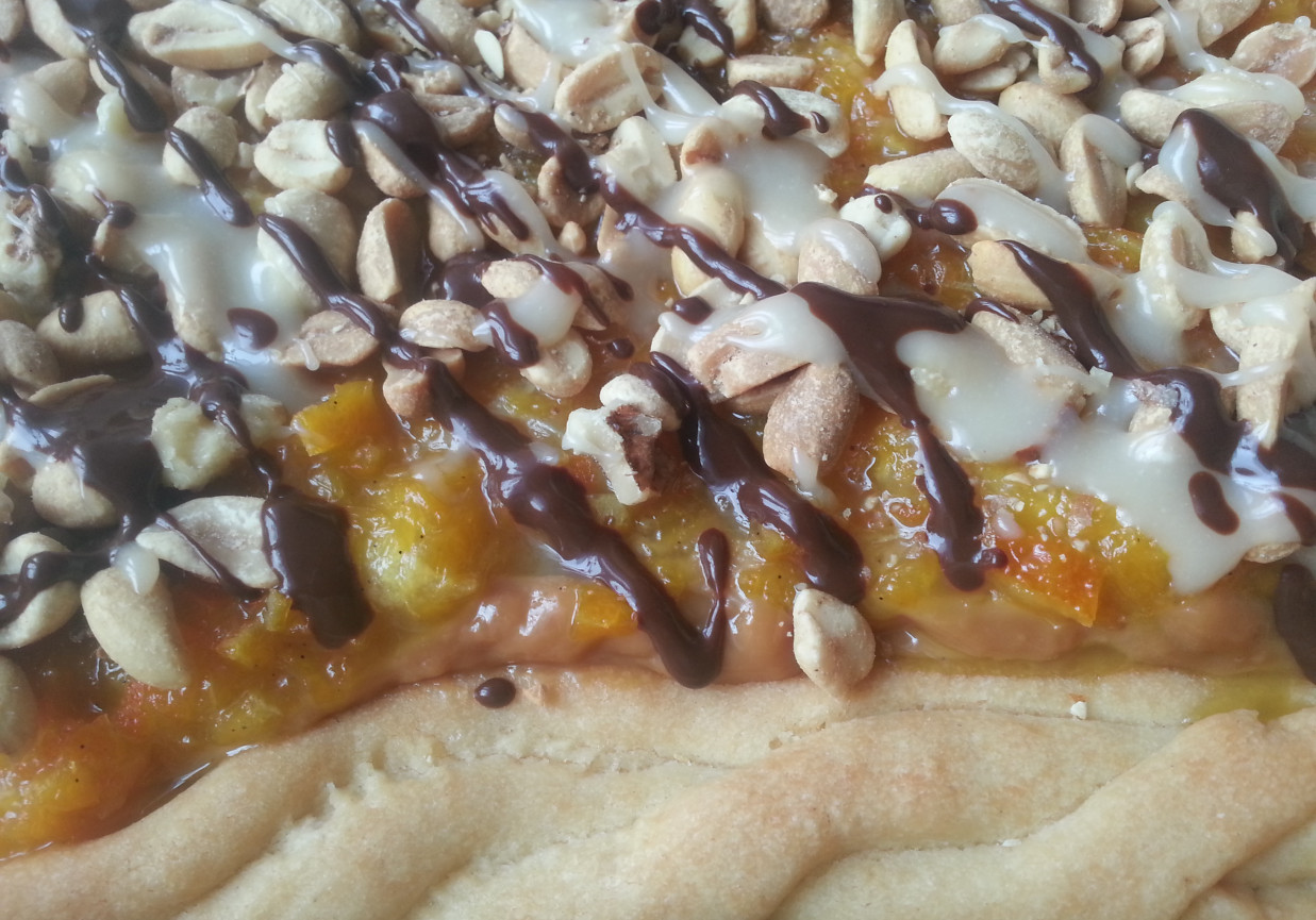 Mazurek wielkanocny z kajmakiem i bakaliami foto