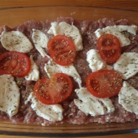 Krok 4 - Meatzza - pizza włoska z mięsa mielonego foto