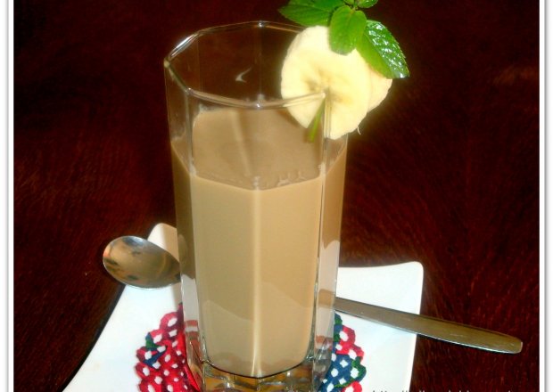 Fotografia przedstawiająca Kawowy koktajl  „smoothie”