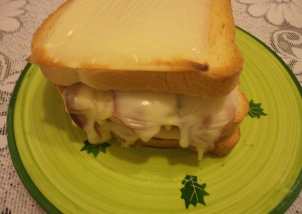Fotografia przedstawiająca Mega kaloryczna kanapka