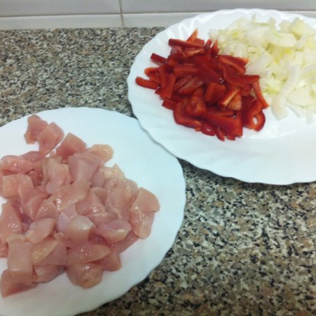 Krok 1 - Meksykański sos z kurczakiem, ananasem, czerwoną fasolą i pomidorami foto