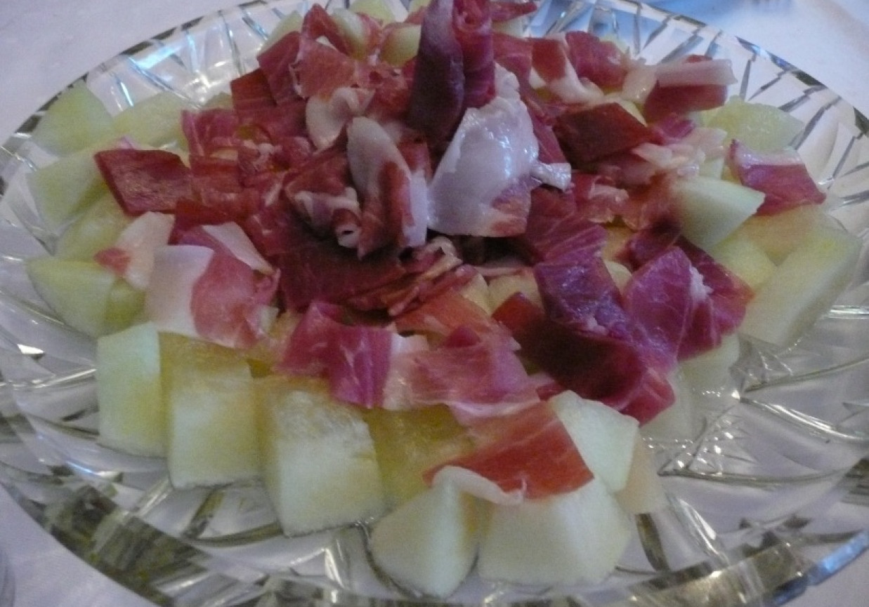 Melon podany z szynką parmeńską foto