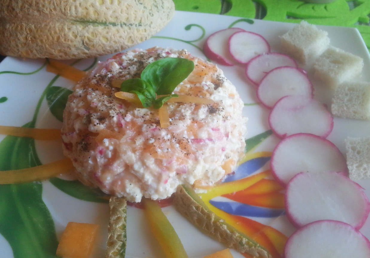 Melonowa pasta kanapkowa  z rzodkiewką foto