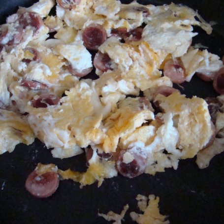 Krok 5 - Męskie śniadanko, czyli jajecznica z rumianymi parówkami foto