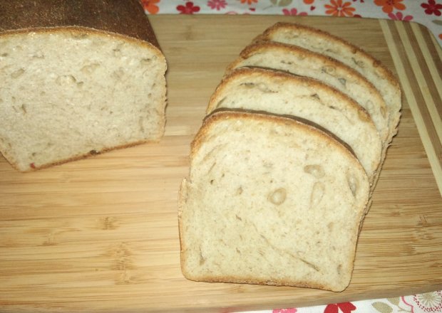 Fotografia przedstawiająca Mięciutki chleb pszenny na zakwasie