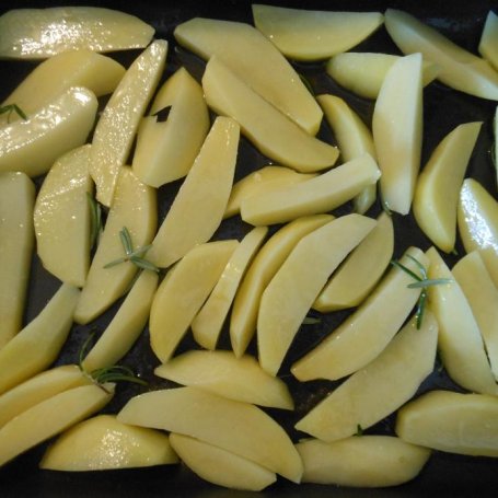 Krok 3 - Miecznik pod warzywami w towrzystwie pieczonych ziemniaków z rozmarynem foto