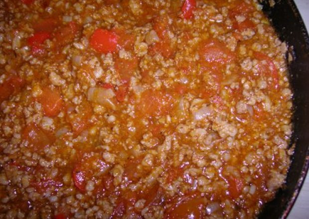 Fotografia przedstawiająca Mielona karkówa w pomidorowym sosie z paprykową nutką