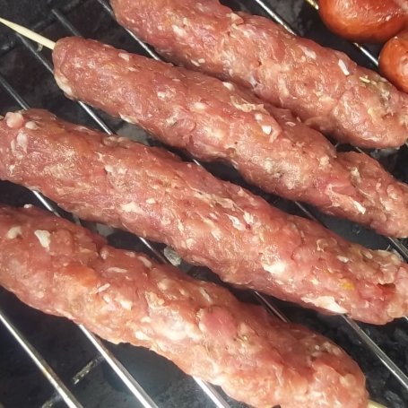 Krok 3 - Mielone szaszłyki z salsą truskawkową foto