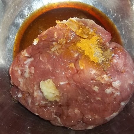 Krok 1 - Mielone szaszłyki z salsą truskawkową foto