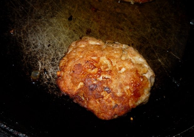 Fotografia przedstawiająca Mielone wieprzowe z serem zółtym
