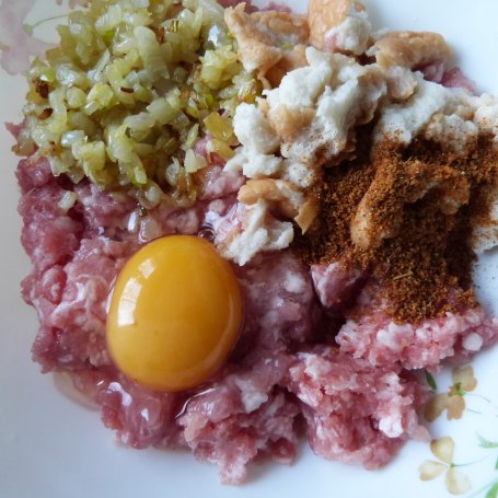 Krok 2 - Mielone z marchewką i kabanosem foto