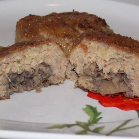 Krok 8 - Mielone z pieczarkowym środkiem foto