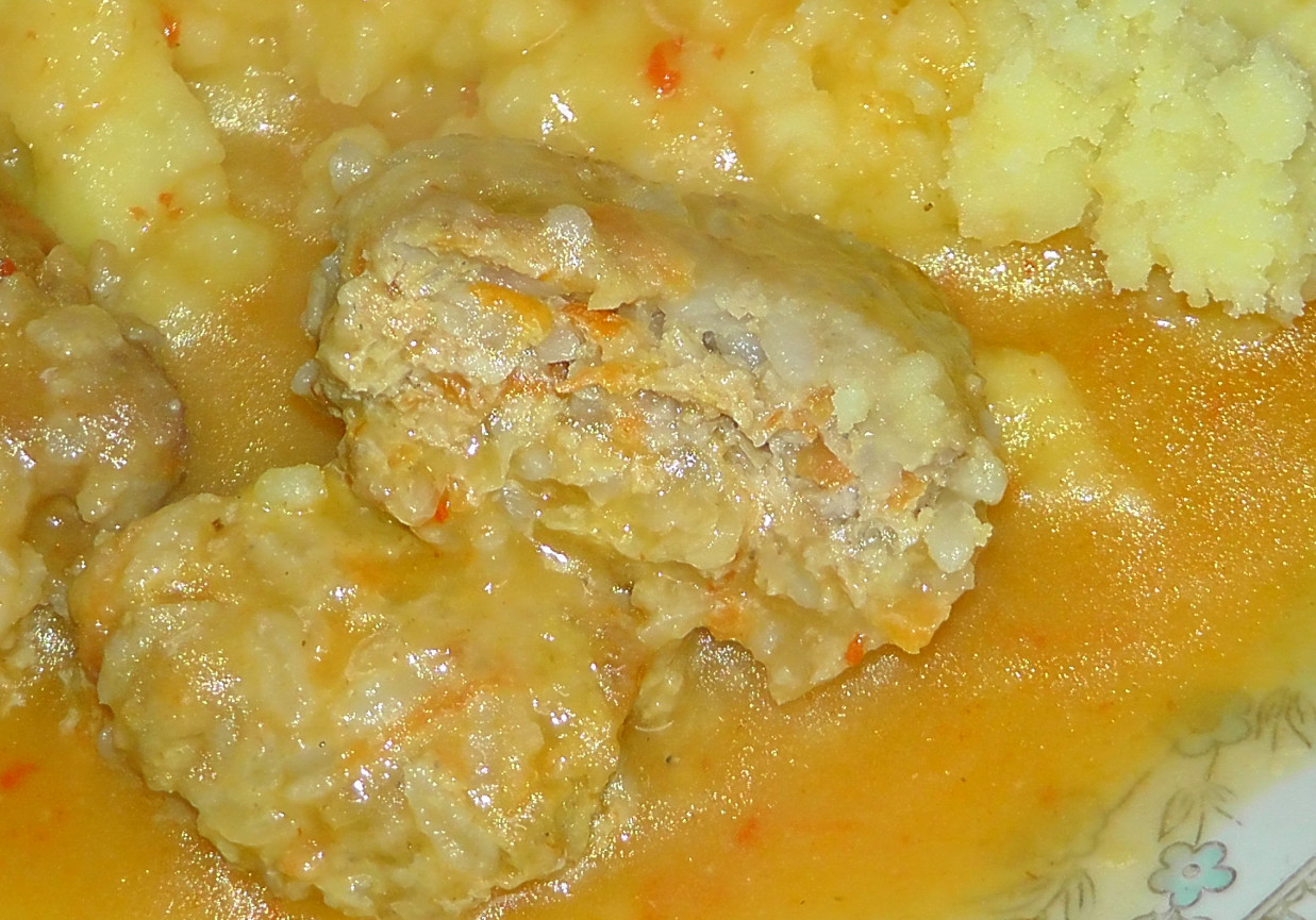 Mielone z ryżem, marchewką i pekinką foto