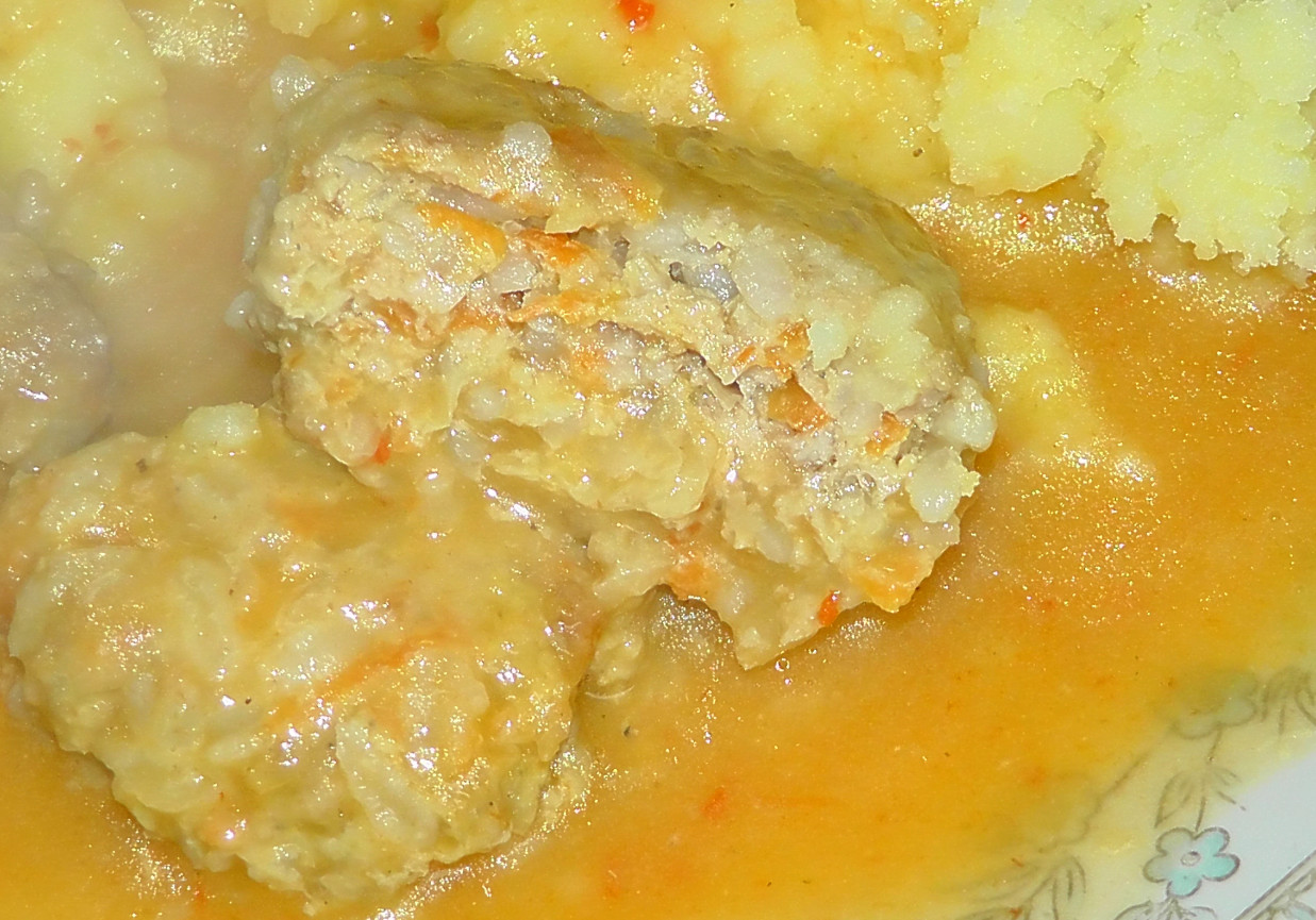 Mielone z ryżem, marchewką i pekinką foto