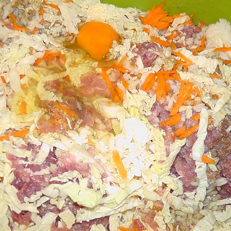 Krok 2 - Mielone z ryżem, marchewką i pekinką foto