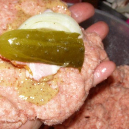 Krok 2 - mielone zrazy z łopatki z kapustą kiszoną i pieczarkami... foto