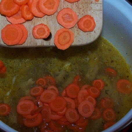 Krok 2 - Mięsna z makaronem , czyli zupa gulaszowa foto
