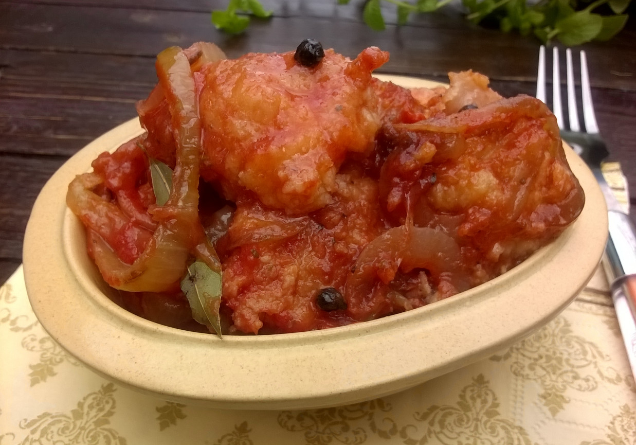 mięsne kęski marynowane w sosie pomidorowym foto