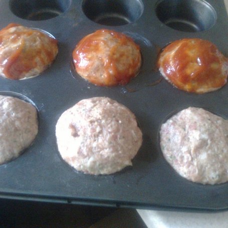 Krok 4 - Mięsne muffiny z nadzieniem z marchewki i pora foto