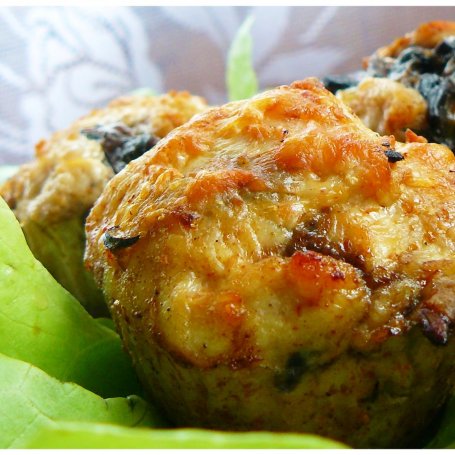 Krok 3 - " Mięsne muffiny z pieczarkową niespodzianką " foto