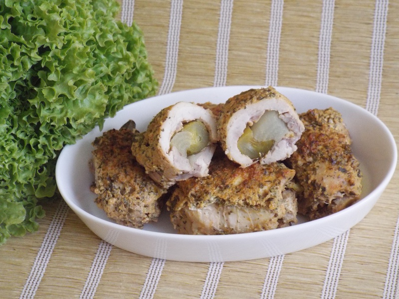 Pieczone zrazy drobiowe z ogórkiem i cebulą - medium