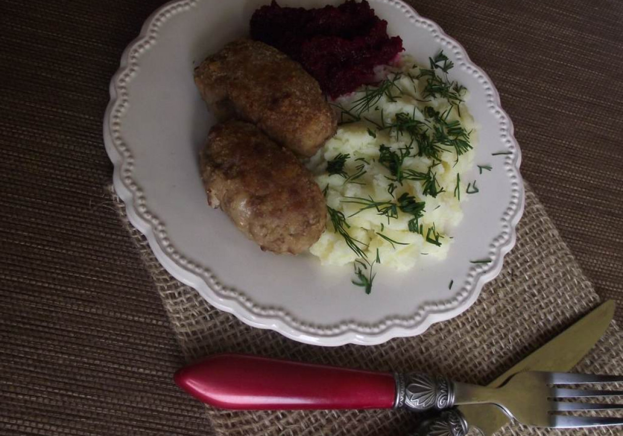 Mięsne wałeczki z camembertem z zielonym pieprzem foto