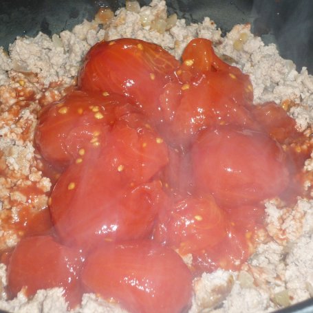 Krok 3 - Mięsno-pomidorowy sos do makaronu foto