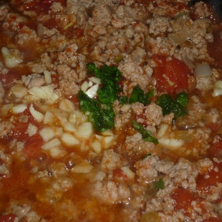 Krok 4 - Mięsno-pomidorowy sos do makaronu foto