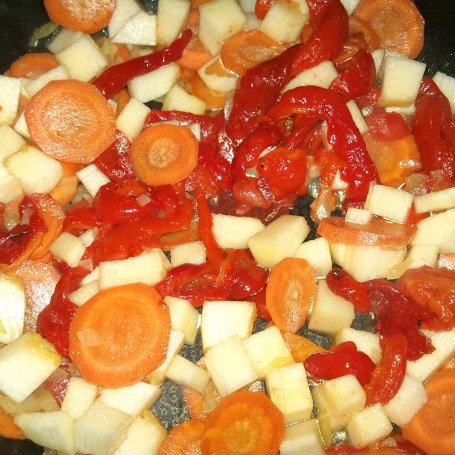 Krok 1 - Mięso i warzywa w sosie - szybkie foto