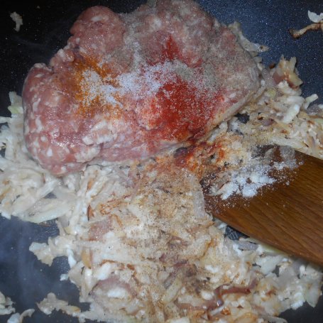 Krok 4 - Mięso mielone z kalarepką foto
