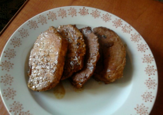 Fotografia przedstawiająca mięso pieczone