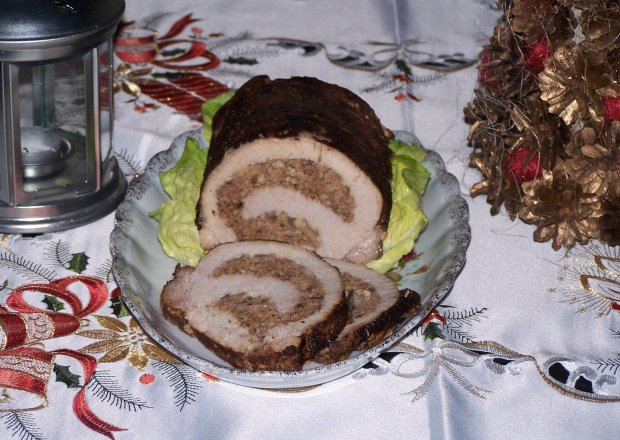 Fotografia przedstawiająca Mięso w mięsie, czyli schab nadziewany mięsem mielonym i nie tylko... :)