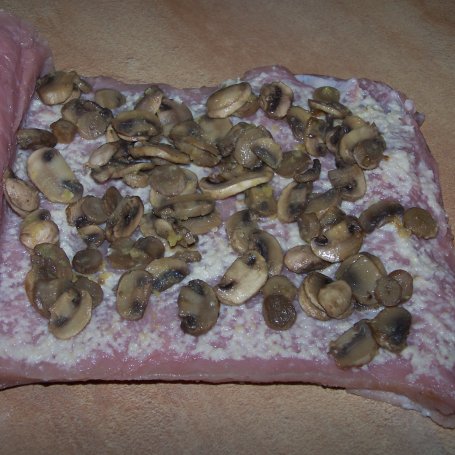 Krok 3 - Mięso w mięsie, czyli schab nadziewany mięsem mielonym i nie tylko... :) foto