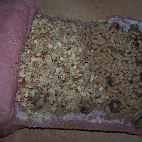 Krok 4 - Mięso w mięsie, czyli schab nadziewany mięsem mielonym i nie tylko... :) foto