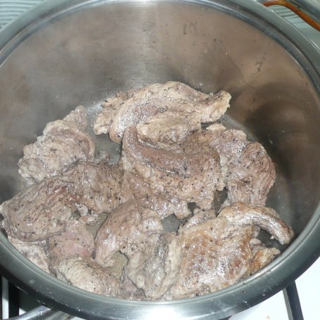 Krok 5 - Mięso w sosie grzybowym foto