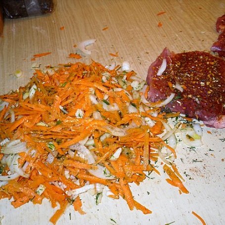 Krok 3 - Mięso wieprzowe zapiekane z warzywami foto