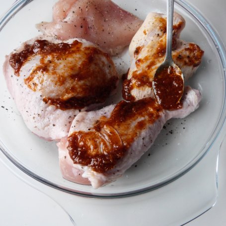 Krok 3 - Mięso z kurczaka w chrzanowo-miodowej marynacie foto