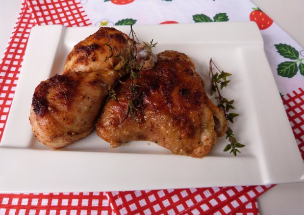 Fotografia przedstawiająca Mięso z kurczaka z tymiankiem i cytryną