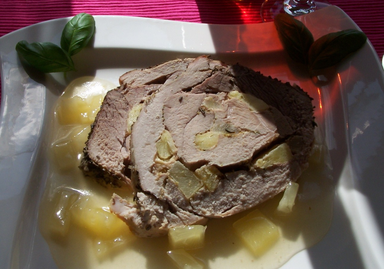 Mięso z owocowym nadzieniem, czyli szynka pieczona z ananasem :) foto