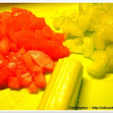 Krok 1 - Mieszane mięsko w sałatce z sosem pomidorowo-selerowym foto