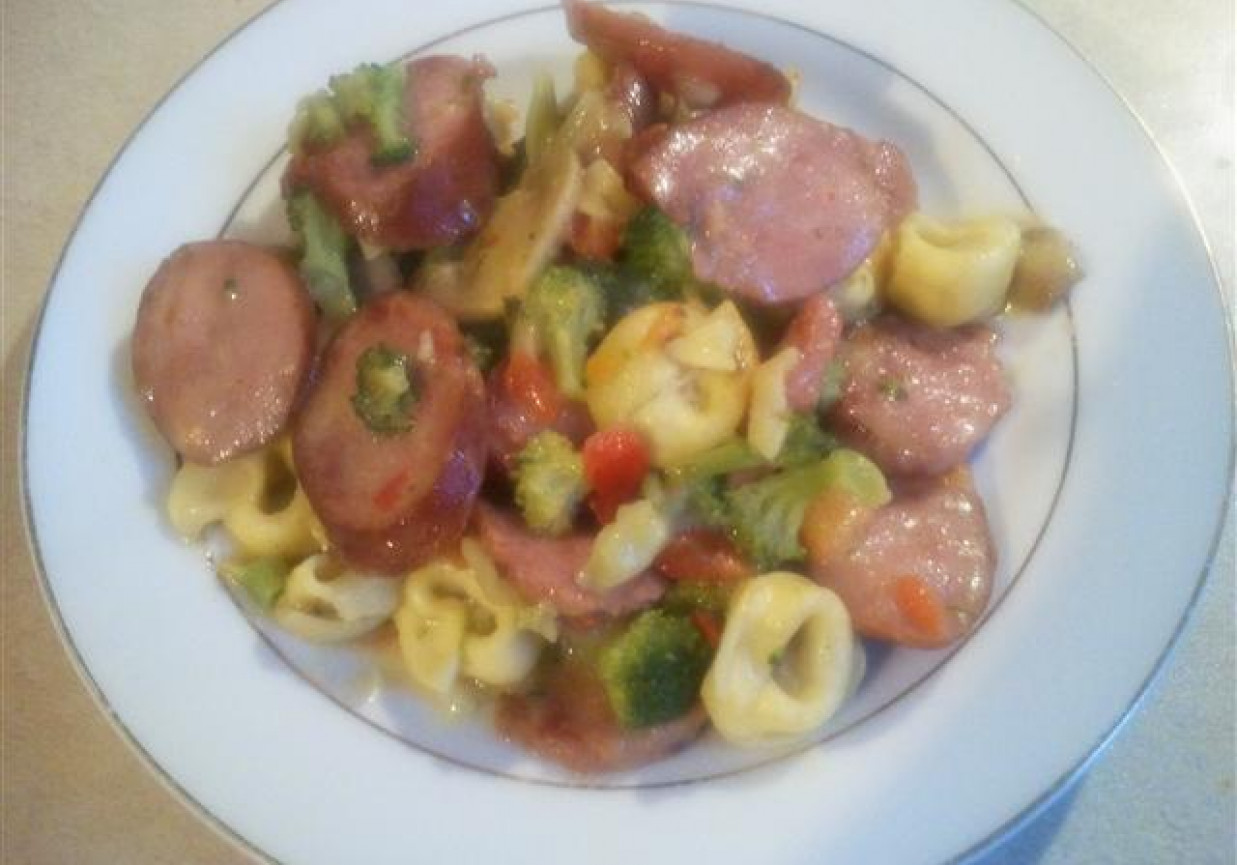 Mieszanka warzywna z tortellini z kiełbasą foto