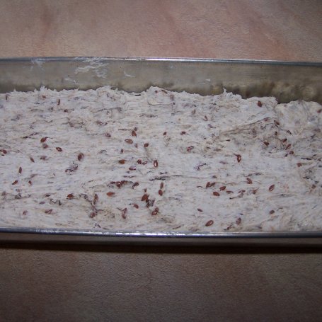 Krok 7 - Mieszany chlebek z siemieniem lnianym , czyli smaczne pieczywo z dodatkiem kefiru :) foto