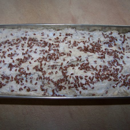 Krok 8 - Mieszany chlebek z siemieniem lnianym , czyli smaczne pieczywo z dodatkiem kefiru :) foto